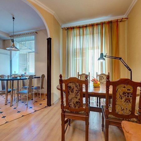 Apartments With Three Rooms On Shevchenko Blvd كييف المظهر الخارجي الصورة