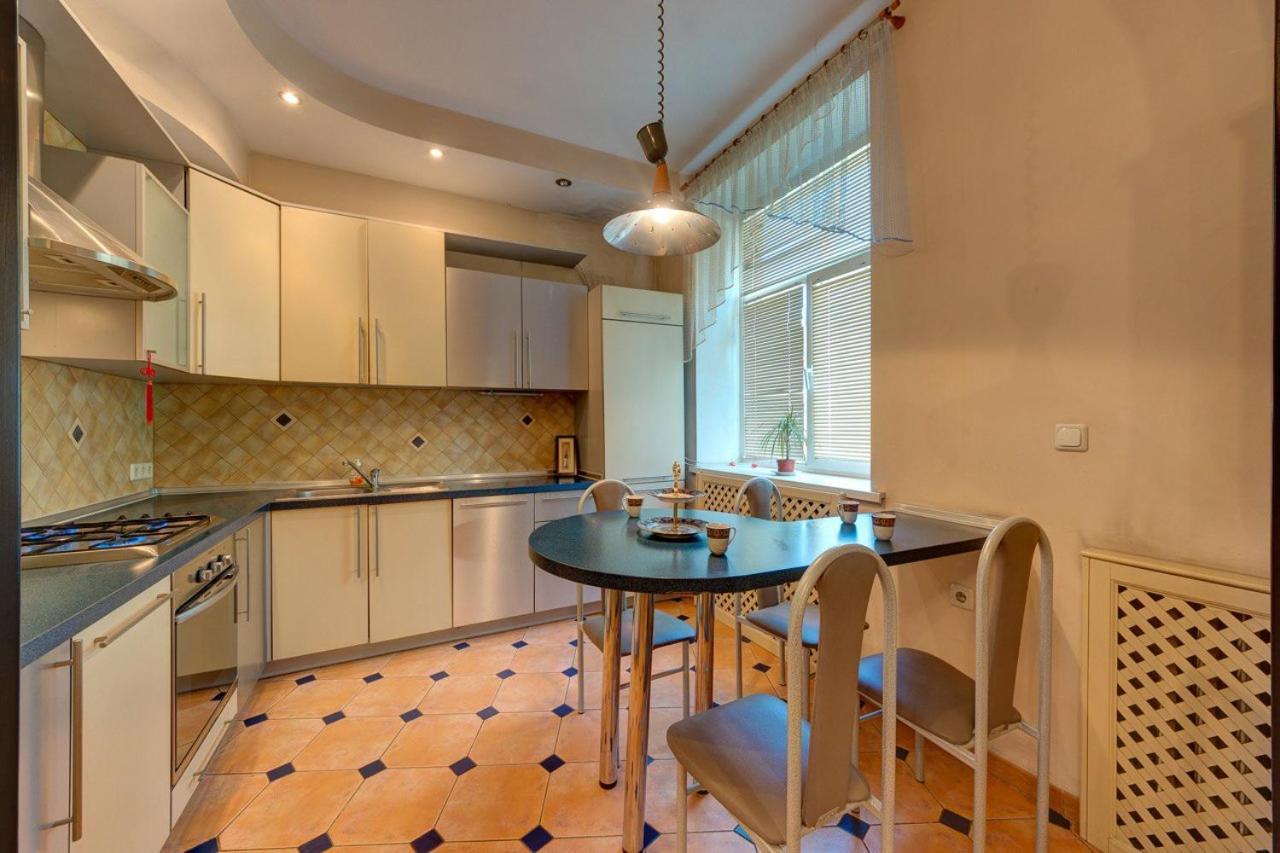 Apartments With Three Rooms On Shevchenko Blvd كييف المظهر الخارجي الصورة