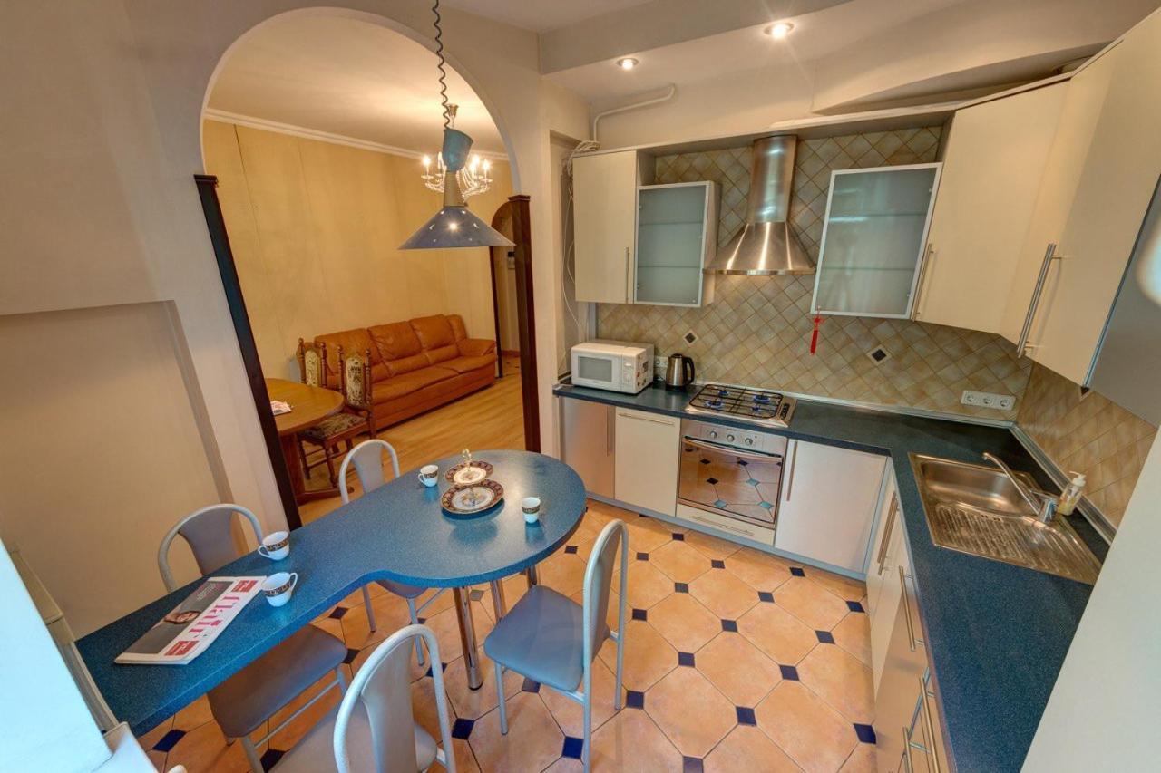 Apartments With Three Rooms On Shevchenko Blvd كييف المظهر الخارجي الصورة