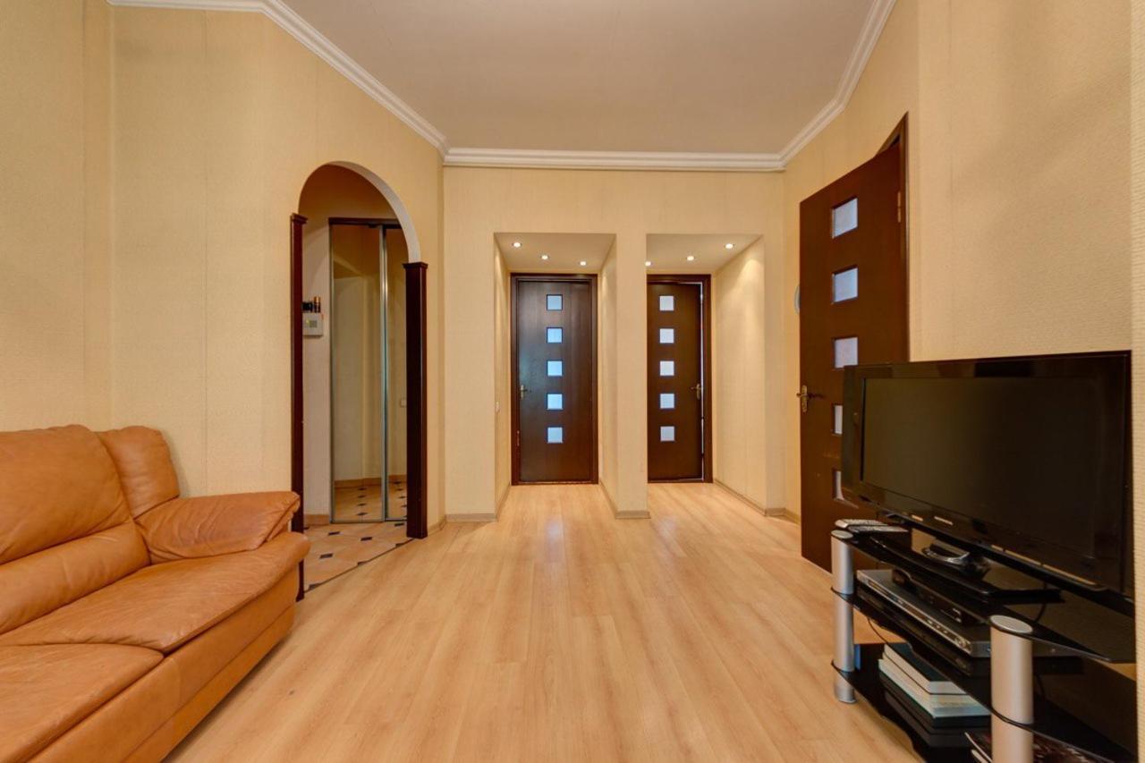 Apartments With Three Rooms On Shevchenko Blvd كييف المظهر الخارجي الصورة